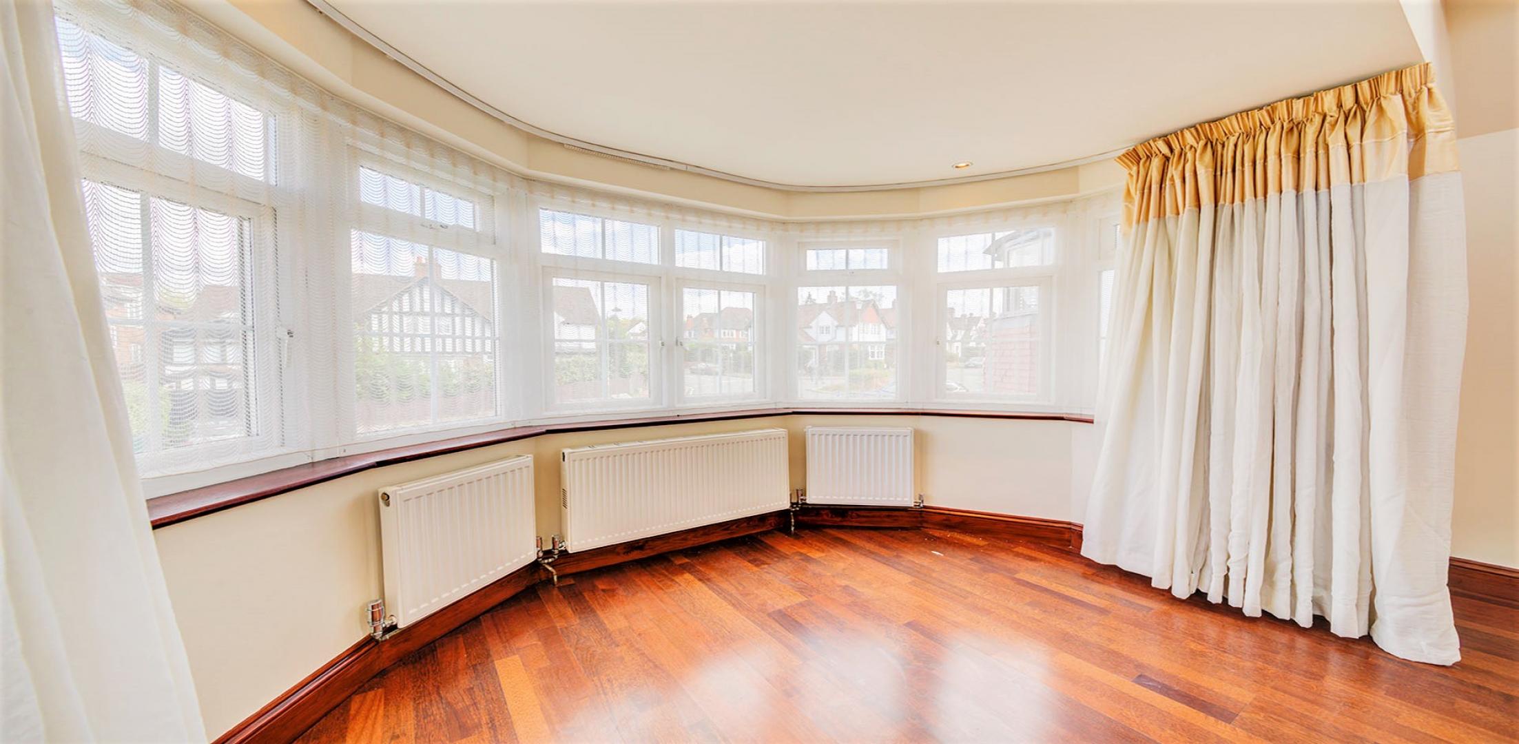 			2 Bedroom, 1 bath, 1 reception Flat			 Park Drive, GOLDERS GREEN